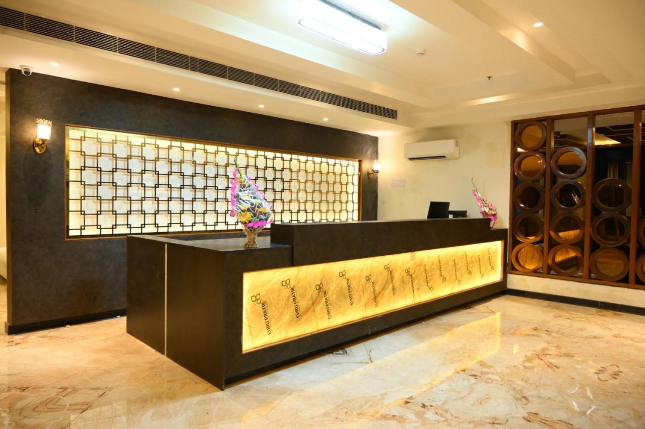 Neel Clarks Inn Express Агра Экстерьер фото