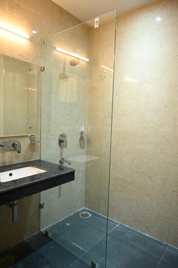 Neel Clarks Inn Express Агра Экстерьер фото